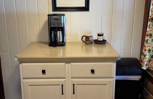 Honor Cabin | Cozy/rustic cabin in the woods.linens provided!