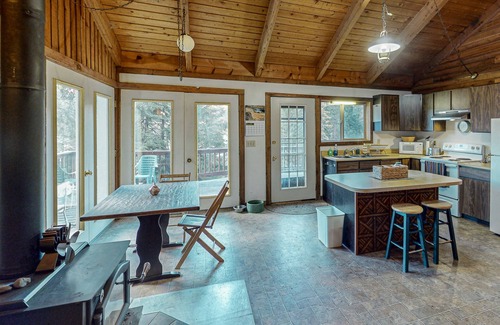 Wallowa County House | Cozy rustic cabin with views of lake Wallowa with WiFi, streaming, and grill