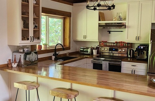 Yellow Point House | Cozy rustic modern retreat