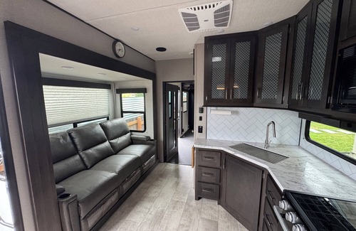 West Stayton House | Cozy RV in Pleasant Stayton with AC/heat