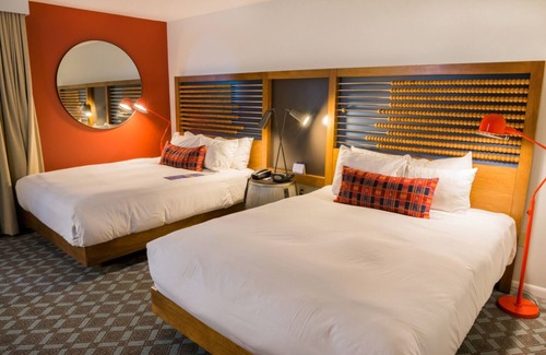 Live Oak Hotel | Cozy Sanctuary: Fireside, Pool, and Nature Trails for Your Discovery