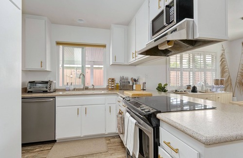 Riverside House | Cozy Scandi Boho Getaway with Massage Chair and BBQ