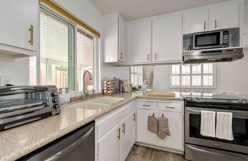 Riverside House | Cozy Scandi Boho Getaway with Massage Chair and BBQ