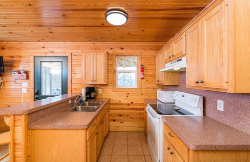 Mountainburg Cabin | Cozy Secluded Cabin with a Hot Tub