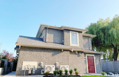 Arbutus Ridge House | Cozy second-floor room for staying (E)