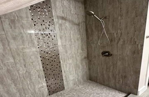 Jacarandas House | COZY SHARED HOUSE: PRIVATE 1 BEDROOM, 1 BATH, OFFICE/STUDY-WEEKLEY STAYS WELCOME