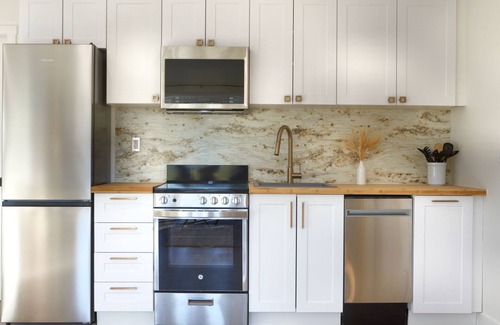 Shawnigan Lake Villa | Cozy Shawnigan Lake Carriage House