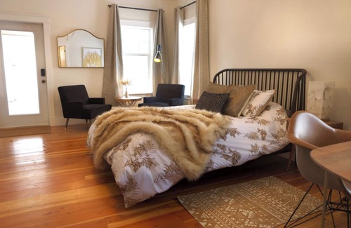 Shawnigan Lake Villa | Cozy Shawnigan Lake Carriage House