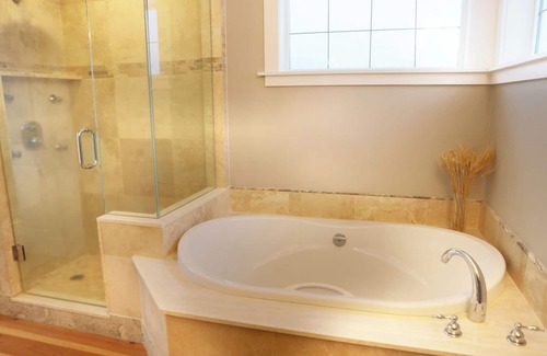 Shawnigan Lake Villa | Cozy Shawnigan Lake Carriage House