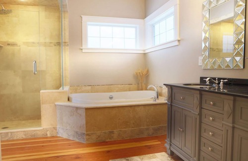 Shawnigan Lake Villa | Cozy Shawnigan Lake Carriage House