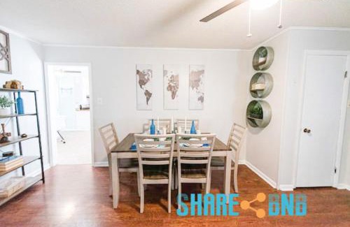 Sherwood House | Cozy Sherwood Retreat - 3br, Bbq, Fenced Backyard