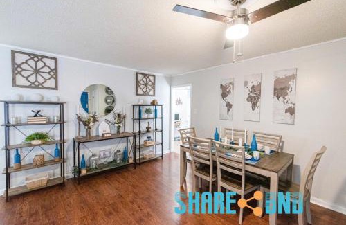 Sherwood House | Cozy Sherwood Retreat - 3br, Bbq, Fenced Backyard