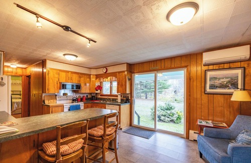 Bethel House | Cozy Ski Home w/Fireplace 7 Min. to the Slopes!