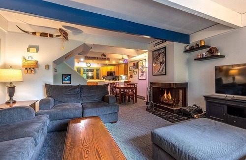 Stratton Mountain House | Cozy ski retreat on the Stratton Access Road - 5 minutes to the slope!