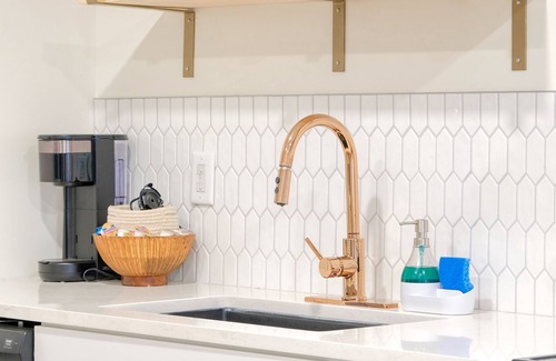 Indianapolis House | Cozy sleeps 7, Fenced backyard, 5 min to Lucas oil stadium and downtown