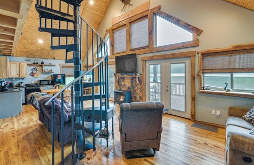 Washington County Cabin | Cozy South Bay Cabin w/Lake & Mountain Views