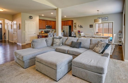 Greenville House | Cozy South Carolina Retreat with Patio and Fireplace!