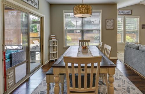 Greenville House | Cozy South Carolina Retreat with Patio and Fireplace!