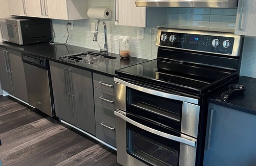 Virginia Square Apartment | Cozy & Spacious 1-Bedroom Apartment in Arlington, VA W/Modern Amenities