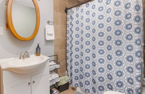 Johnston House | Cozy & Spacious 1 BR Home