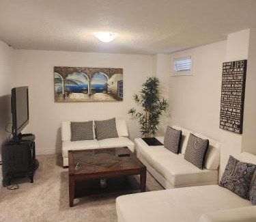 Brampton Villa | Cozy, Spacious 2 bdrm basement apartment with kitchenette, sleeps up to 5