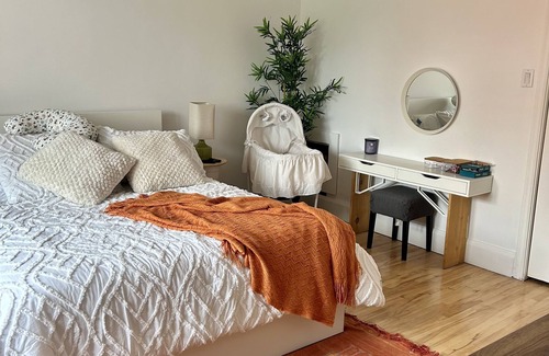 Saint-Laurent Apartment | cozy, spacious and bright 3 bedrooms apartment, walking distance to metro.