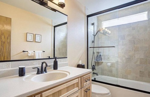Fort Collins House | Cozy, spacious and centrally located family home, across from Golf Course