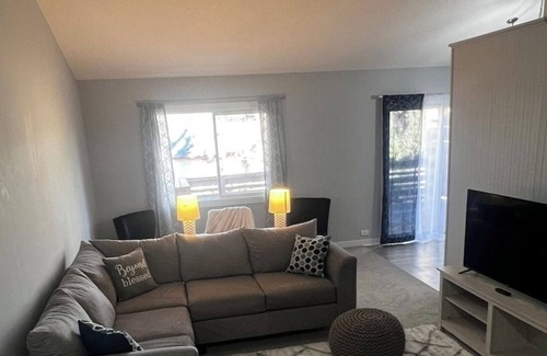 Shakopee House | Cozy spacious family townhome just 5 minutes to Valley Fair Amusement Park!