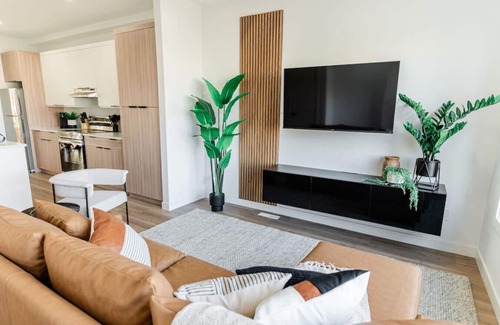 Winnipeg House | *Cozy & Spacious | Free Parking | 15 min Downtown*