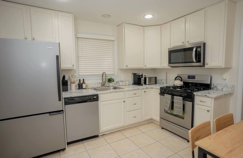 Wheaton-Glenmont House | Cozy stay in Silver Spring- See the best of DC