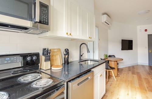 West Poplar Apartment | Cozy Stay near Fishtown & City Center