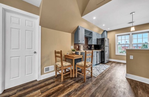 Amherst House | Cozy Studio 1 Bed + Sofa Bed Apt in Amherst