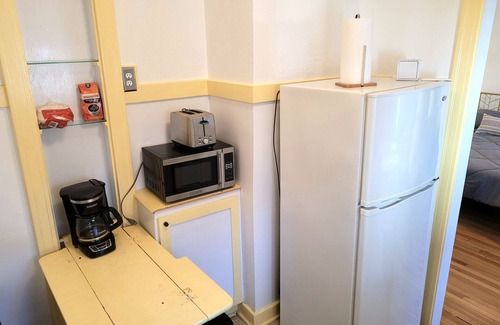 Hollywood Apartment | Cozy Studio Apartment in Hollywood!