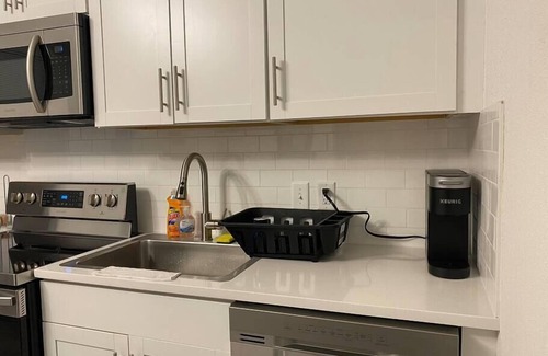 Tampa Heights Apartment | Cozy Studio Bungalow Walk to Armature and Downtown