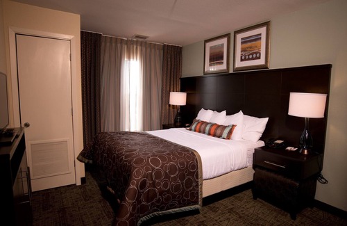 Barker Apartment | Cozy Studio + Free Breakfast | Swim in the Outdoor Pool, Soak in the Hot Tub