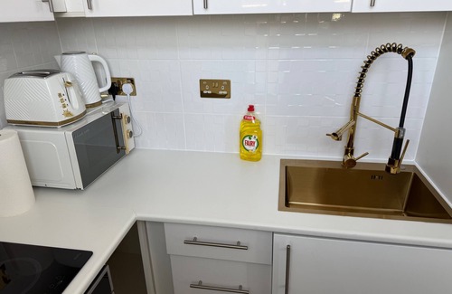 Selhurst Apartment | Cozy Studio in Croydon City Center