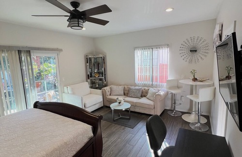 Lincoln Acres Apartment | Cozy studio in fabulous Chula Vista with AC, WiFi, Washer and Dryer.