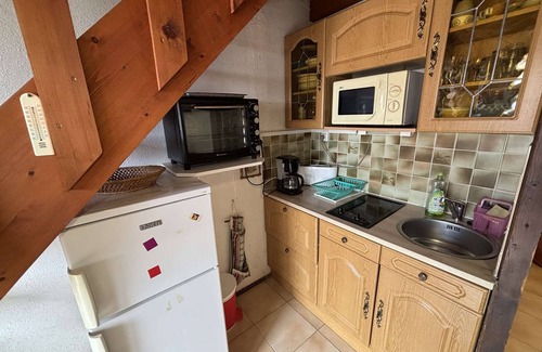 Port-la-Nouvelle Apartment | Cozy Studio Loft with A/C, Terrace, Near Beach & Shops – Sleeps 4