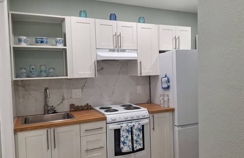 Lauderhill Apartment | Cozy studio near Sawgrass Mills Mall and Amerant Bank Arena with WiFi & AC.