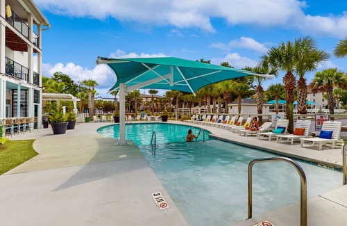 Goose Creek Apartment | Cozy Studio: Pet Friendly in Resort with a Shared Hot Tub