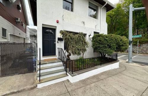 New Rochelle Apartment | Cozy Studio with 1 Bed & Comfy Sofa Bed