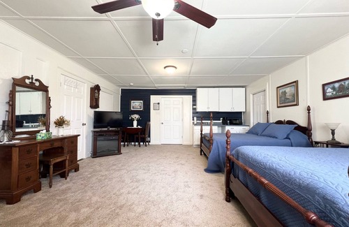 Durant Apartment | Cozy studio with all the comforts of home bordering downtown Durant.