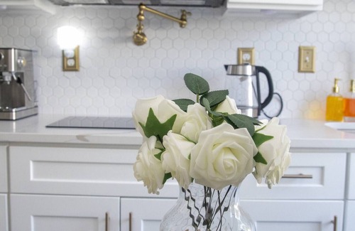 Lochearn House | Cozy Studio with Private Entrance.
