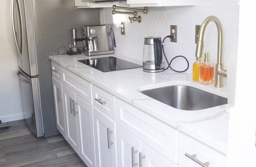 Lochearn House | Cozy Studio with Private Entrance.