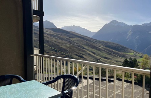 Peyragudes Apartment | Cozy studio with slopes access, balcony and spa