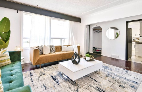 Winnipeg House | Cozy stylish 3 bedroom/parking / hosting 9 guest