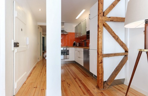 Sao Bento Apartment | Cozy & Stylish central apt in XIX century building