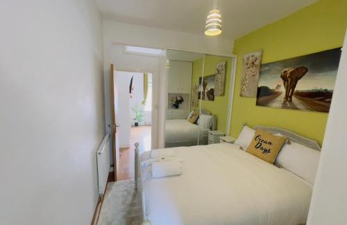 Thorpe Satchville Apartment | cozy & stylish one bedroom apartment