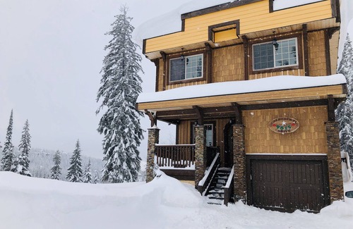 Silver Star Mountain Apartment | Cozy suite on the Ridge - private hot tub and laundry.