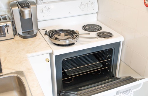 Fraserview House | Cozy Suite in Vancouver, Transit in-front of house